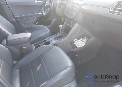 2020 Volkswagen Tiguan 2.0T Se/2.0T Se R-Line Black/2.0T Sel z USA, uszkodzony, nr VIN 3VV3B7AX7LM166871